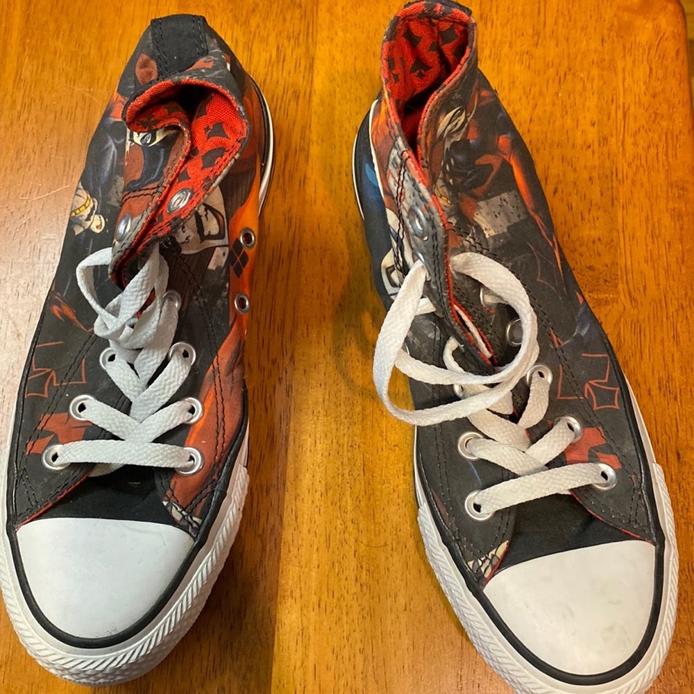 Harley Quinn converse